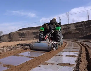 仿形镇压轮组+动态压力补偿技术